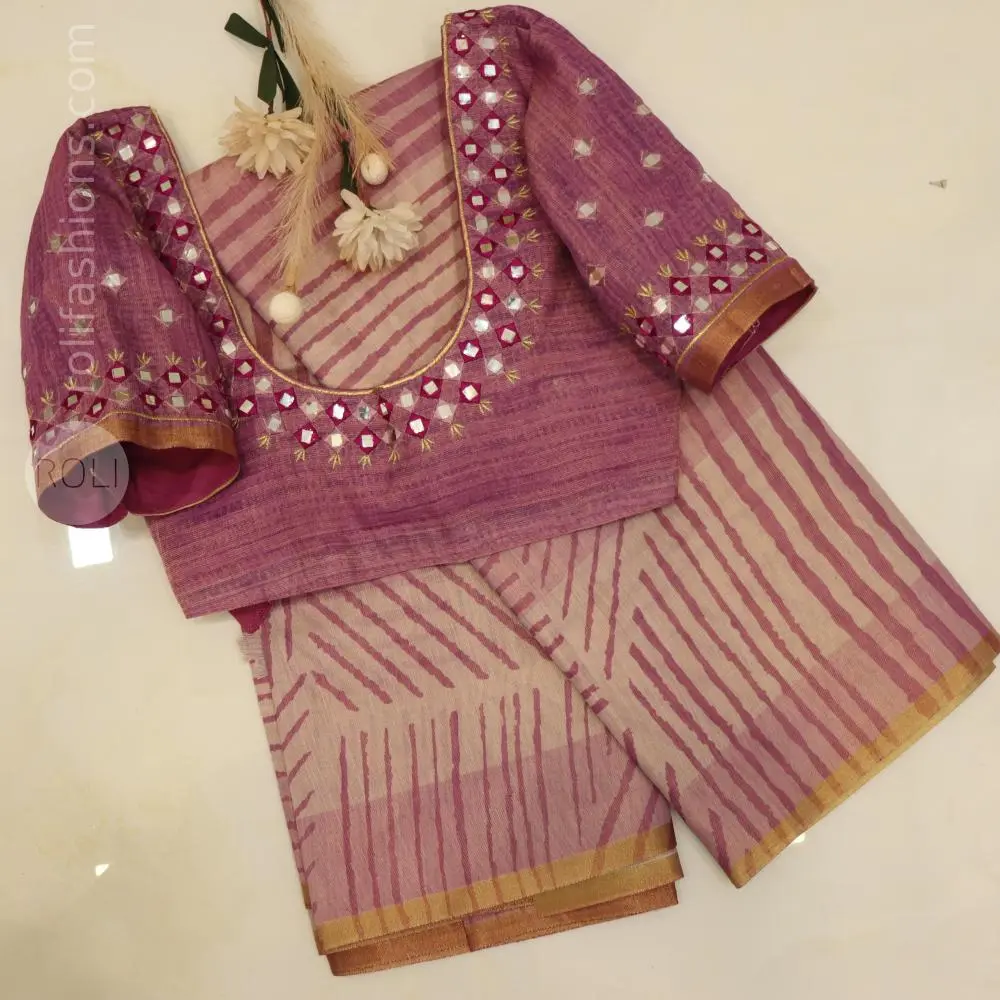 Shades of mauve, lilac, and dusty pink: