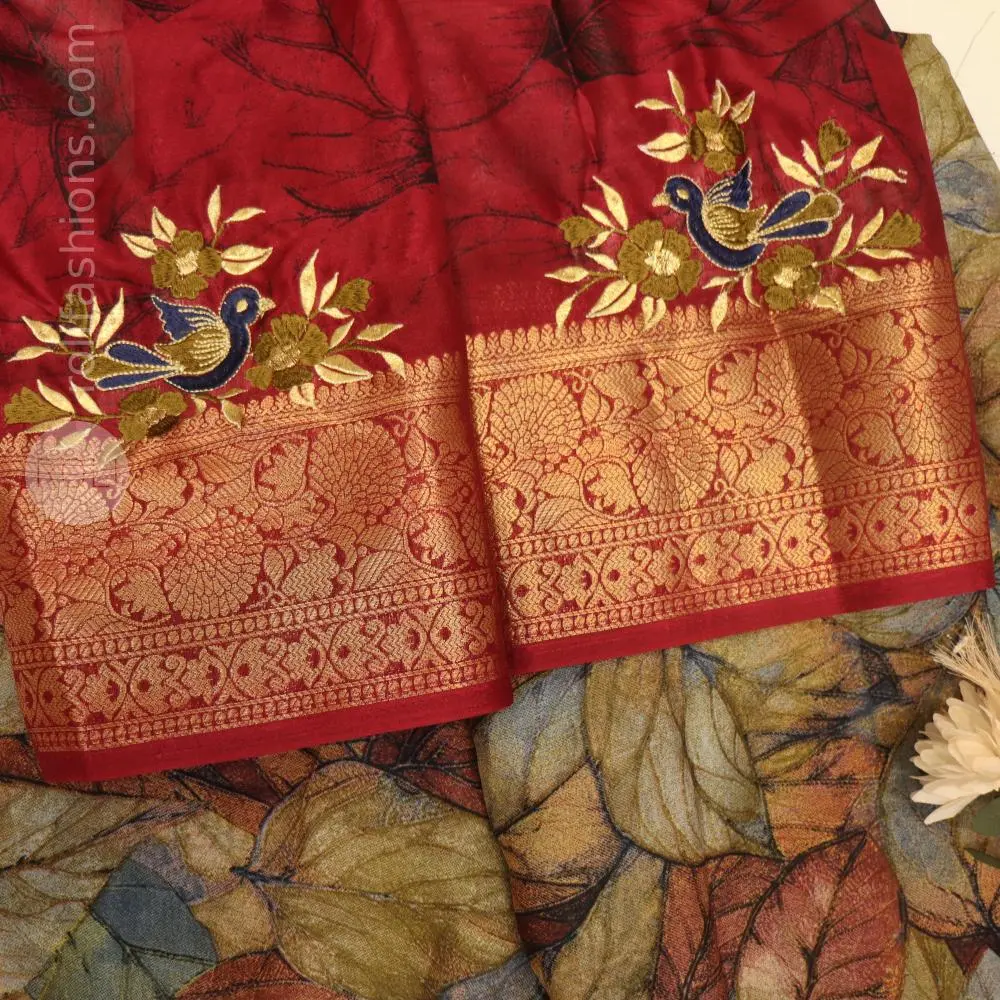 Multicoloured leaves with maroon border