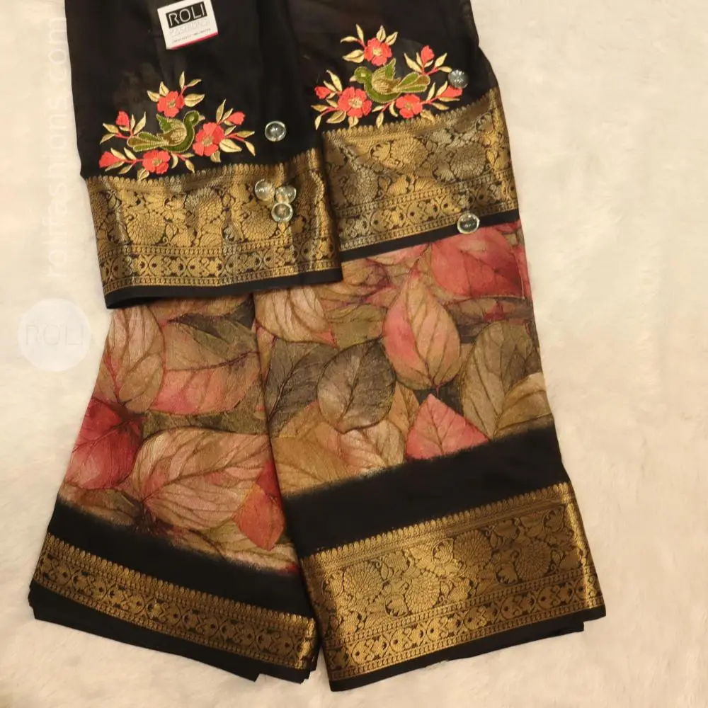 Dried pinky leaves with black border